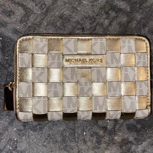 Almost like New Michael Kors Wallet!